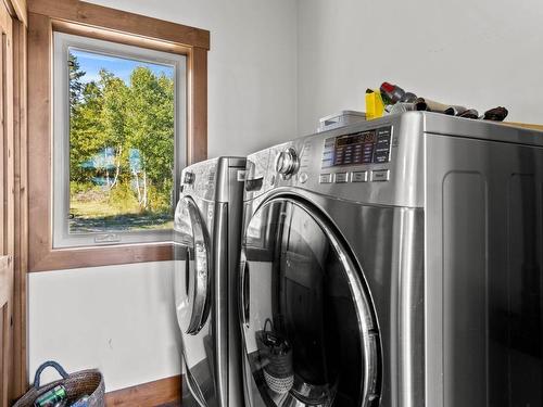 2524 Harper Ranch Road, Kamloops, BC - Indoor Photo Showing Laundry Room