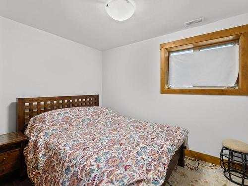 2524 Harper Ranch Road, Kamloops, BC - Indoor Photo Showing Bedroom