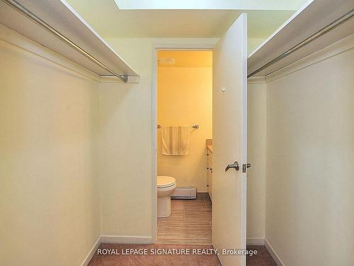 702-10 Tangreen Crt, Toronto, ON - Indoor Photo Showing Bathroom