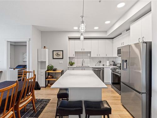 311-140 Jensen Ave, Parksville, BC - Indoor Photo Showing Kitchen With Stainless Steel Kitchen With Upgraded Kitchen