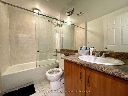 107-4200 Bathurst St, Toronto, ON - Indoor Photo Showing Bathroom