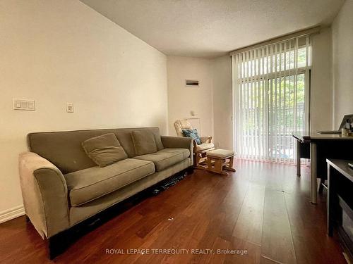 107-4200 Bathurst St, Toronto, ON - Indoor Photo Showing Living Room