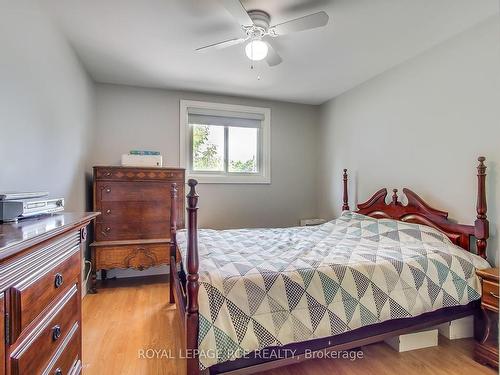 3 Maple Crt, Bradford West Gwillimbury, ON - Indoor Photo Showing Bedroom