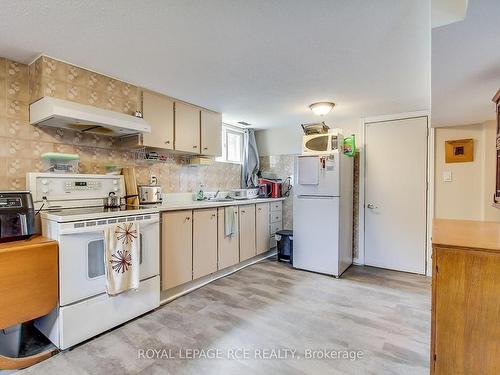 3 Maple Crt, Bradford West Gwillimbury, ON - Indoor Photo Showing Kitchen