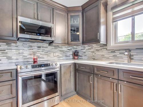 3 Maple Crt, Bradford West Gwillimbury, ON - Indoor Photo Showing Kitchen With Upgraded Kitchen