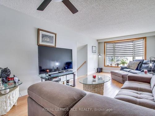 3 Maple Crt, Bradford West Gwillimbury, ON - Indoor Photo Showing Living Room