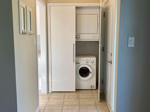 15 Mcdonald Dr, Aurora, ON - Indoor Photo Showing Laundry Room