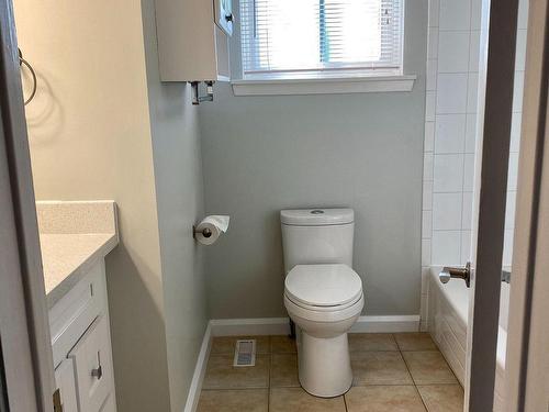 15 Mcdonald Dr, Aurora, ON - Indoor Photo Showing Bathroom