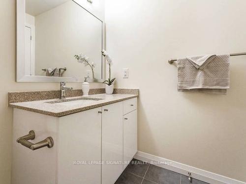 903-5025 Four Springs Ave, Mississauga, ON - Indoor Photo Showing Bathroom