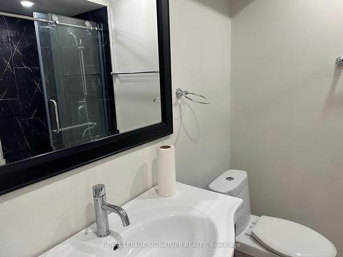 4208 New St, Burlington, ON - Indoor Photo Showing Bathroom