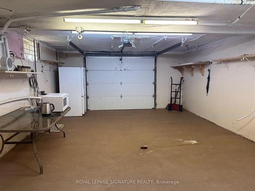4208 New St, Burlington, ON - Indoor Photo Showing Garage