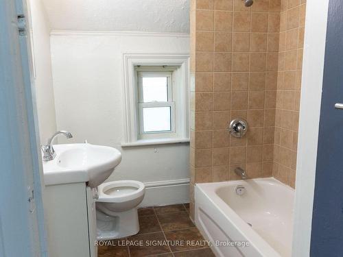 93 Melbourne St W, Kawartha Lakes, ON - Indoor Photo Showing Bathroom