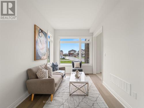 61 Pond View Gate, Hamilton (Waterdown), ON - Indoor Photo Showing Living Room