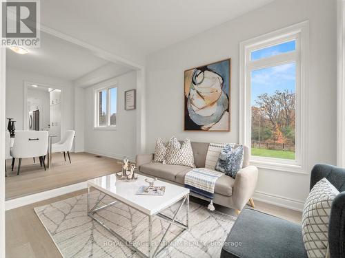 61 Pond View Gate, Hamilton (Waterdown), ON - Indoor Photo Showing Living Room