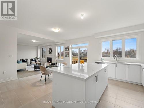 61 Pond View Gate, Hamilton (Waterdown), ON - Indoor Photo Showing Kitchen