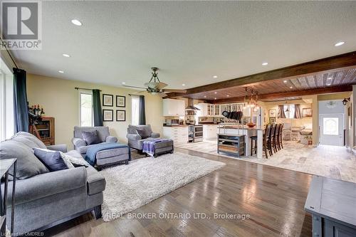 2859 Dominion Road, Fort Erie, ON - Indoor Photo Showing Living Room