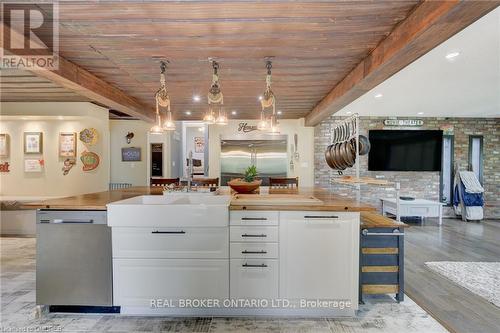 2859 Dominion Road, Fort Erie, ON - Indoor Photo Showing Kitchen