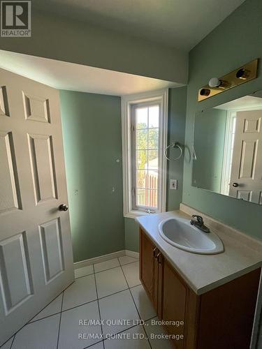 55 Benjamin Street, Belleville, ON - Indoor Photo Showing Bathroom