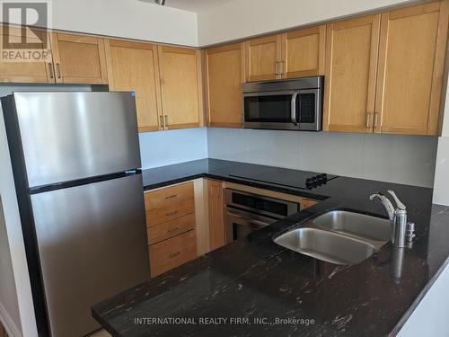 1906 - 30 Harrison Garden Boulevard, Toronto (Willowdale East), ON - Indoor Photo Showing Kitchen With Double Sink