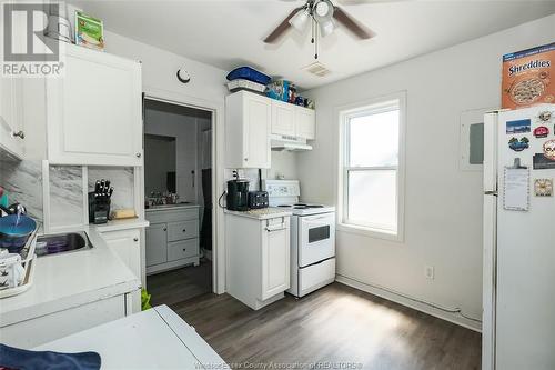 956 Prado Place, Windsor, ON - Indoor Photo Showing Kitchen