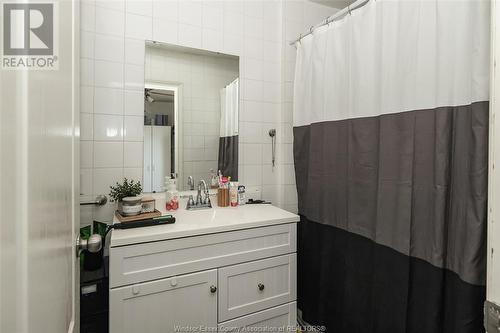 956 Prado Place, Windsor, ON - Indoor Photo Showing Bathroom