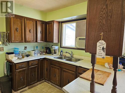 302 9Th Street, Keremeos, BC - Indoor Photo Showing Kitchen With Double Sink