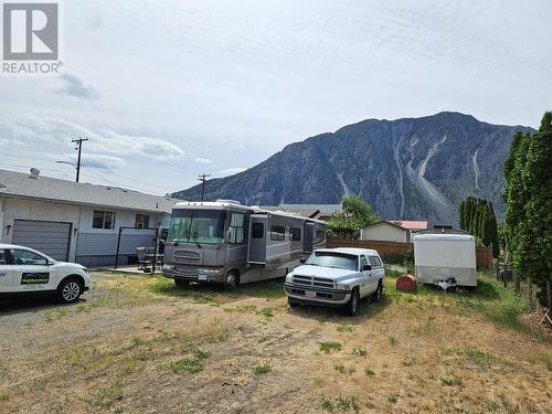 302 9Th Street, Keremeos, BC - Outdoor