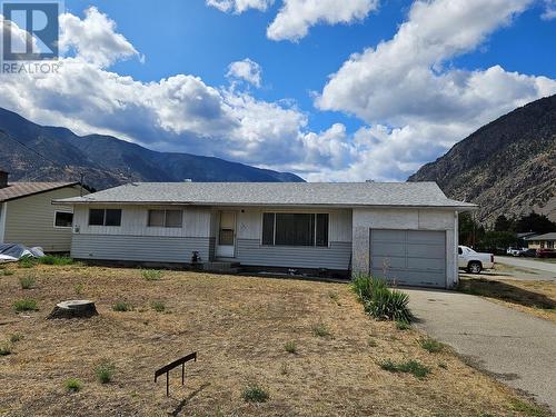 302 9Th Street, Keremeos, BC - Outdoor