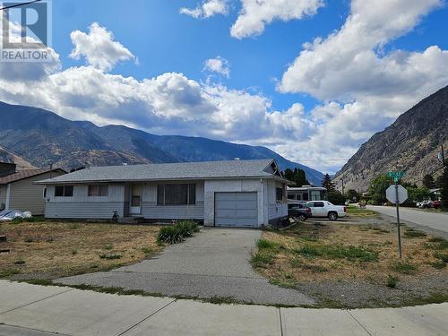 302 9Th Street, Keremeos, BC - Outdoor