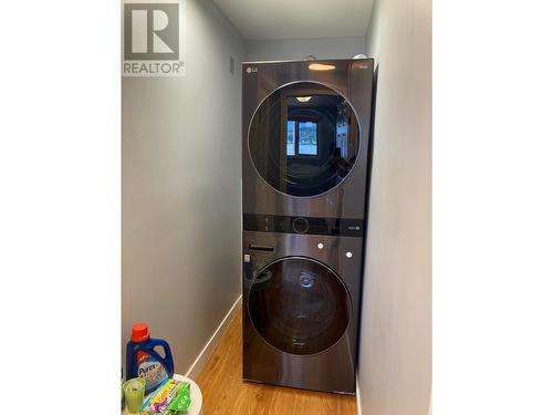 2233 Eagle Bay Road, Blind Bay, BC - Indoor Photo Showing Laundry Room