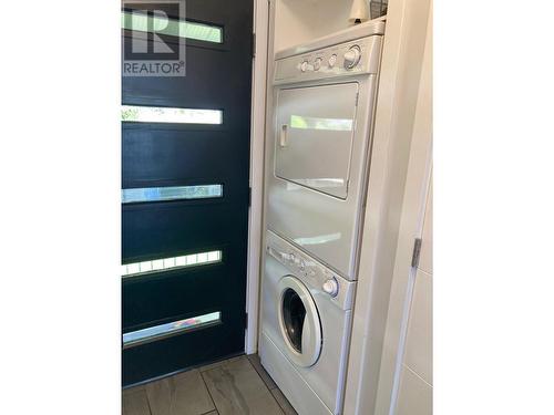 2233 Eagle Bay Road, Blind Bay, BC - Indoor Photo Showing Laundry Room