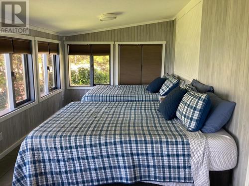 2233 Eagle Bay Road, Blind Bay, BC - Indoor Photo Showing Bedroom