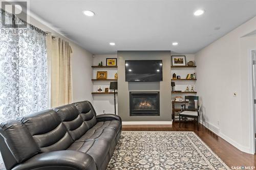 522 Blackthorn Crescent, Saskatoon, SK - Indoor With Fireplace