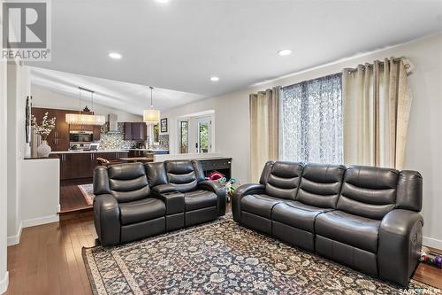 522 Blackthorn Crescent, Saskatoon, SK - Indoor Photo Showing Living Room