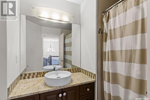 522 Blackthorn Crescent, Saskatoon, SK - Indoor Photo Showing Bathroom