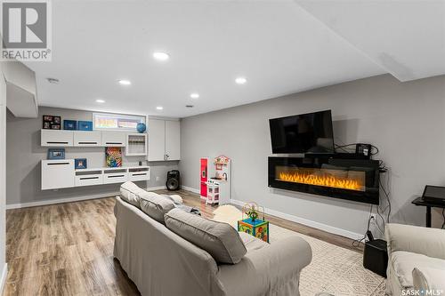 522 Blackthorn Crescent, Saskatoon, SK - Indoor With Fireplace