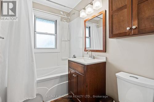 125 Hampton Avenue, Port Colborne, ON - Indoor Photo Showing Bathroom