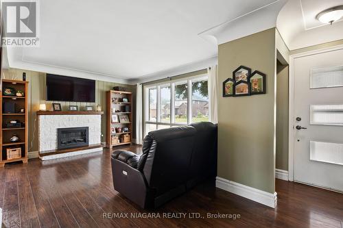 125 Hampton Avenue, Port Colborne, ON - Indoor Photo Showing Living Room With Fireplace
