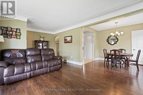 125 Hampton Avenue, Port Colborne, ON - Indoor Photo Showing Living Room