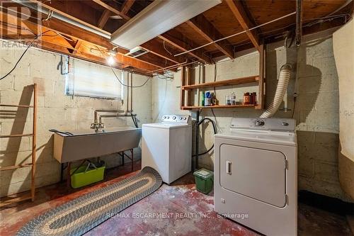 98 East 37Th Street, Hamilton, ON - Indoor Photo Showing Laundry Room