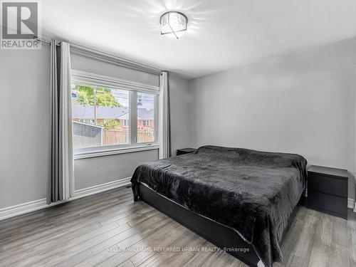 1569 Skyline Drive, Mississauga, ON - Indoor Photo Showing Bedroom
