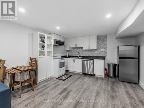 1569 Skyline Drive, Mississauga, ON - Indoor Photo Showing Kitchen With Upgraded Kitchen