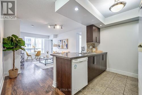 721 - 500 Doris Avenue, Toronto (Willowdale East), ON - Indoor Photo Showing Kitchen