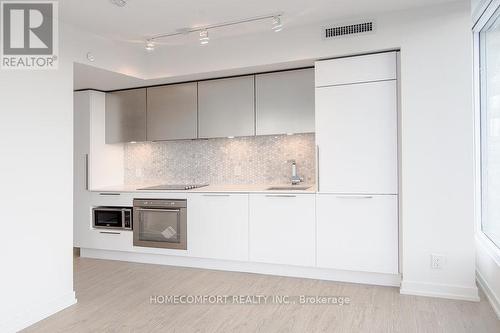 #2906 - 85 Wood Street, Toronto, ON - Indoor Photo Showing Kitchen