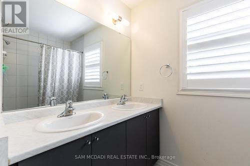 10 - 2212 Bromsgrove Road, Mississauga (Clarkson), ON - Indoor Photo Showing Bathroom