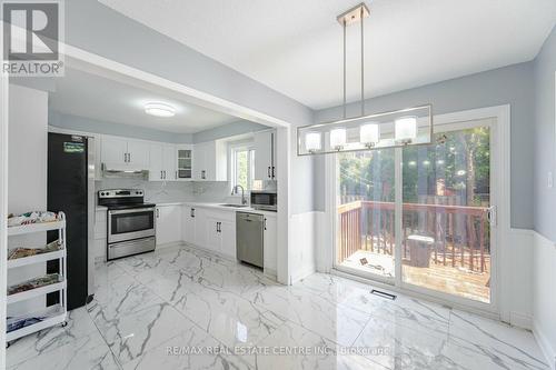 43 Horsham Street, Brampton, ON - Indoor Photo Showing Kitchen