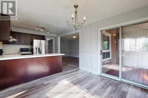 563 Nisbet Court, Mississauga, ON - Indoor Photo Showing Kitchen With Stainless Steel Kitchen