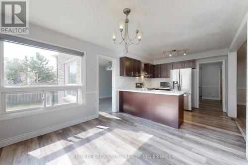 563 Nisbet Court, Mississauga, ON - Indoor Photo Showing Kitchen