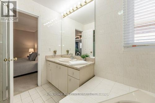 Upper - 1701 Willow Way, Mississauga, ON - Indoor Photo Showing Bathroom