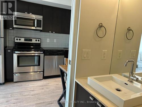 909 - 105 The Queensway, Toronto (High Park-Swansea), ON - Indoor Photo Showing Kitchen With Upgraded Kitchen